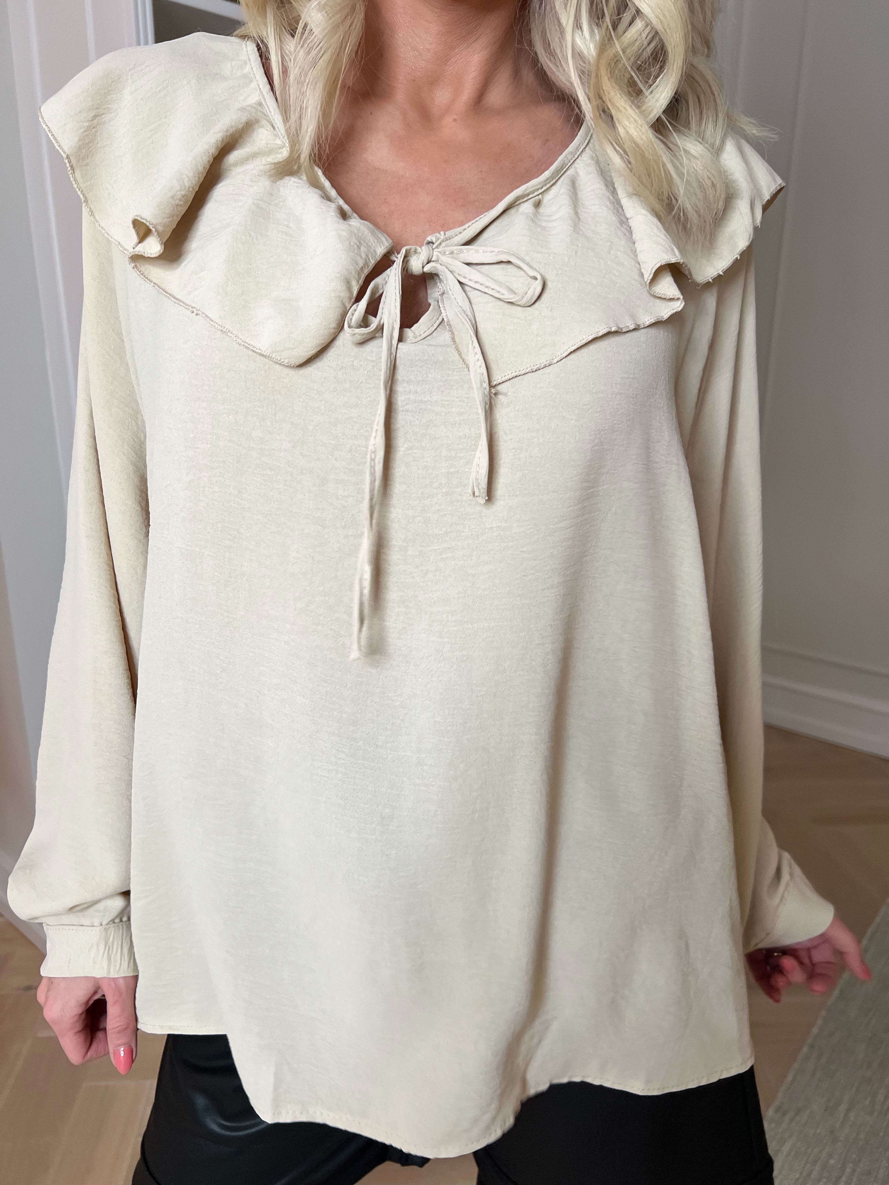 Alcoy - Klassik tunika i viskose med flæsekant